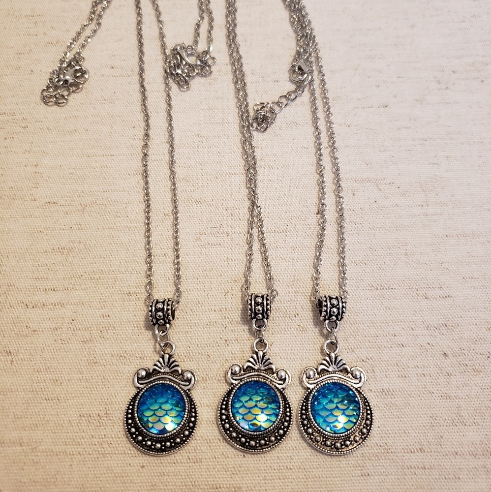 ⚡CLEARANCE⚡ Ocean Blue Mermaid Scale Pendant NK - Picture 2 of 8